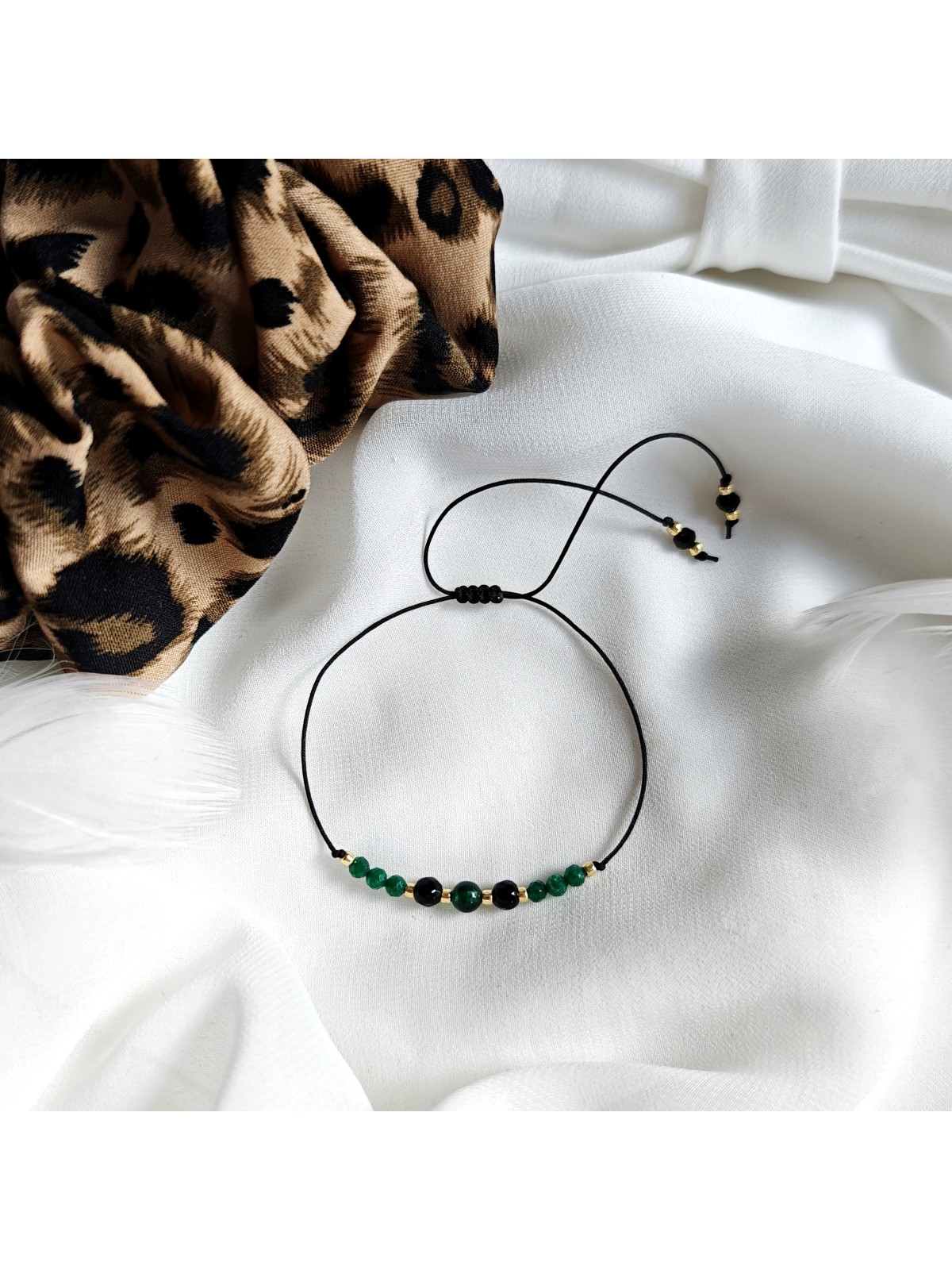 Bransoletka z kamieniami naturalnymi na czarnym sznurku