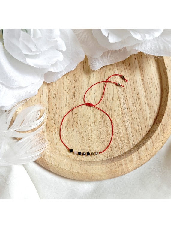 Bransoletka ochronna kabała z czerwonego sznurka i kamieni naturalnych