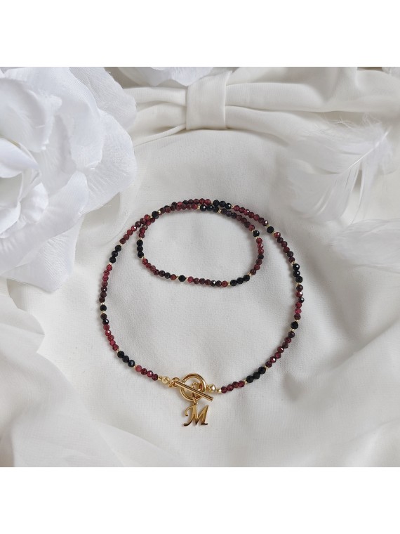 Naszyjnik z czarnego turmalinu i granatu z literką