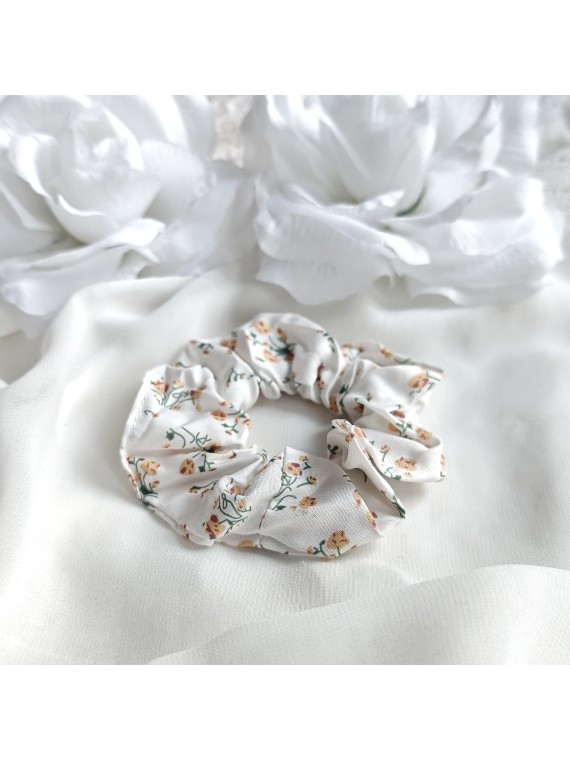 Gumka frotka do włosów scrunchies biała w kwiaty