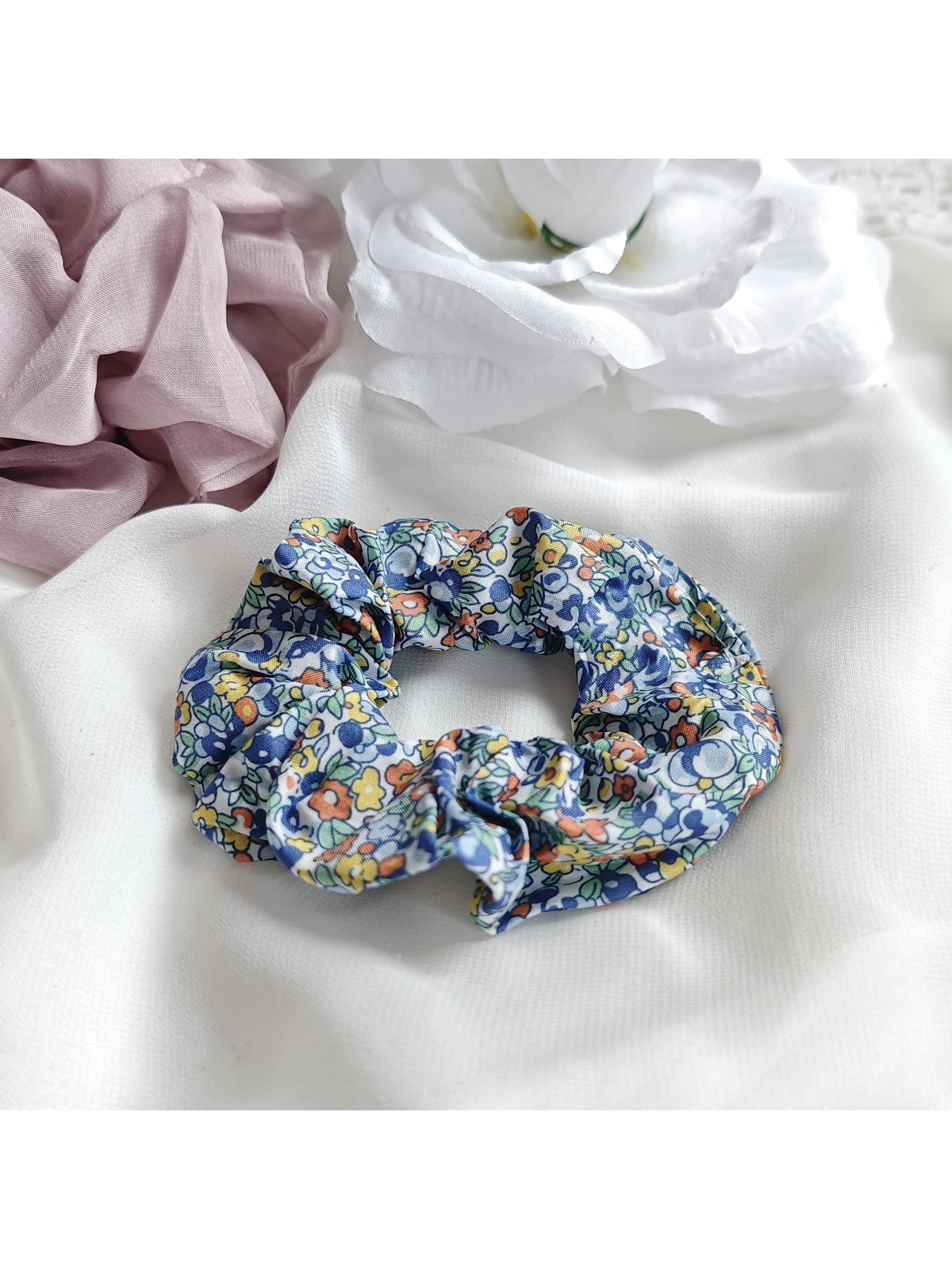 Elastyczna frotka do włosów w kolorowe kwiatki
