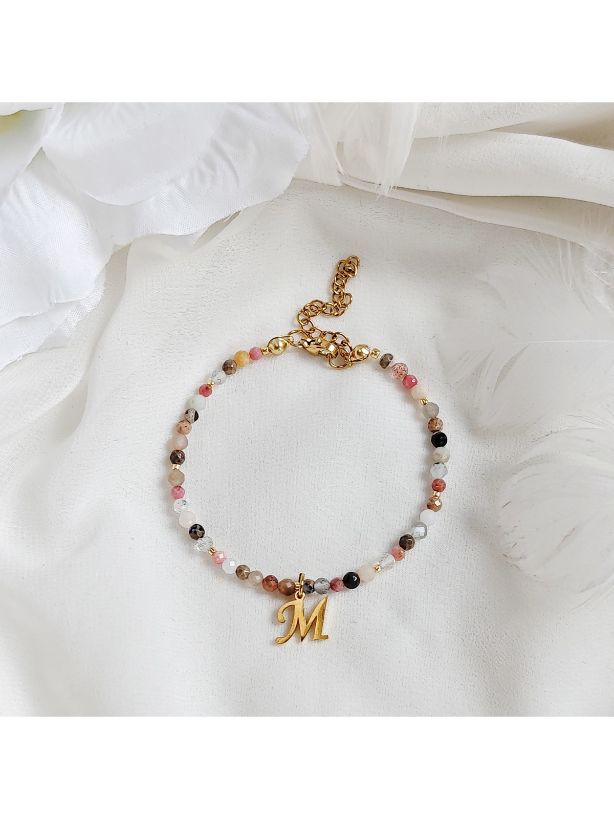 Bransoletka z kamieni z literką