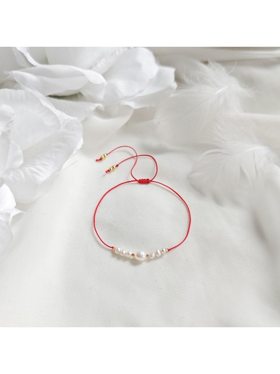 Bransoletka z pereł na czerwonym sznurku na dzień babci