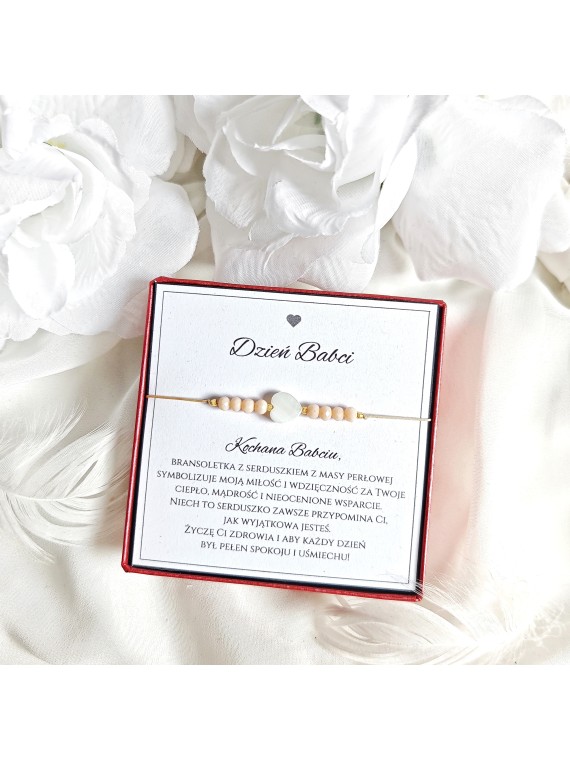 Bransoletka z serduszkiem z masy perłowej na dzień Babci