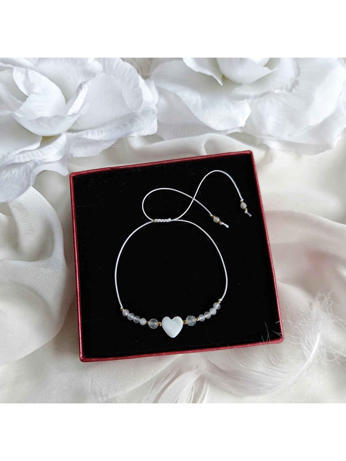 Bransoletka z serduszkiem z masy perłowej z kamieniem księżycowym i jadeitem