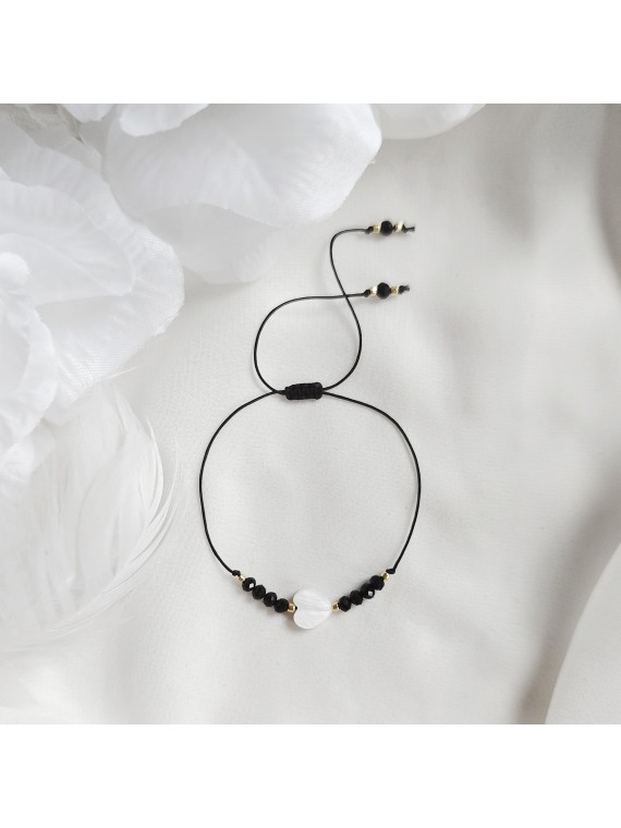 Bransoletka z masy perłowej i czarnych kryształków na sznurku