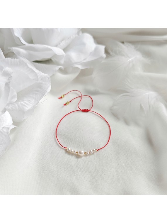 Bransoletka z naturalnych pereł na czerwonym sznurku