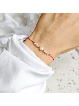 Bransoletka z pereł naturalnych na czerwonym sznurku