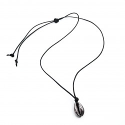 Rękodzieło - naszyjnik na sznurku z muszelką naturalną