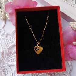 Naszyjnik z serduszkiem i stópkami dziecka złoty