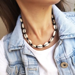 Naszyjnik z muszelek Kauri na czarnym sznurku Handmade