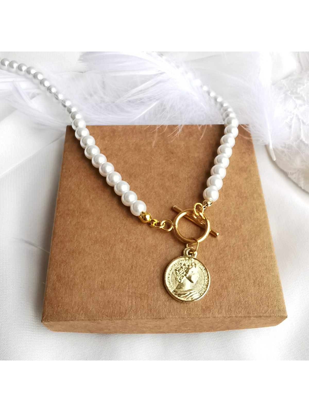 Naszyjnik handmade z koralików z monetą