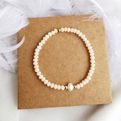 Bransoletka z beżowych kryształków z perłą naturalną