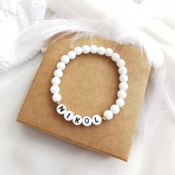 Bransoletka z imieniem z koralików na gumce