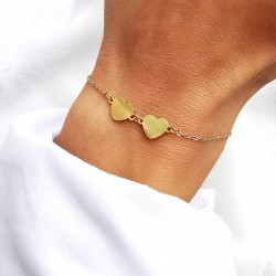 Bransoletka z dwoma serduszkami z piórkiem