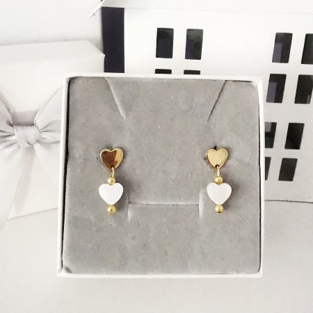 Złote kolczyki serduszka masa perłowa