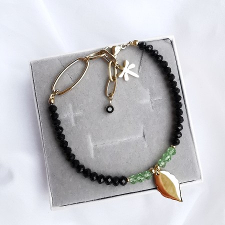 Bransoletka z czarnych i zielonych kryształków z listkiem