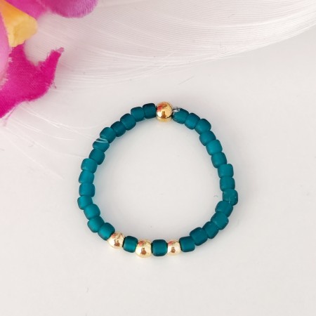 Pierścionek z zielonych koralików toho oraz z hematytu