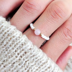 Biały pierścionek z kamieniem Jadeit