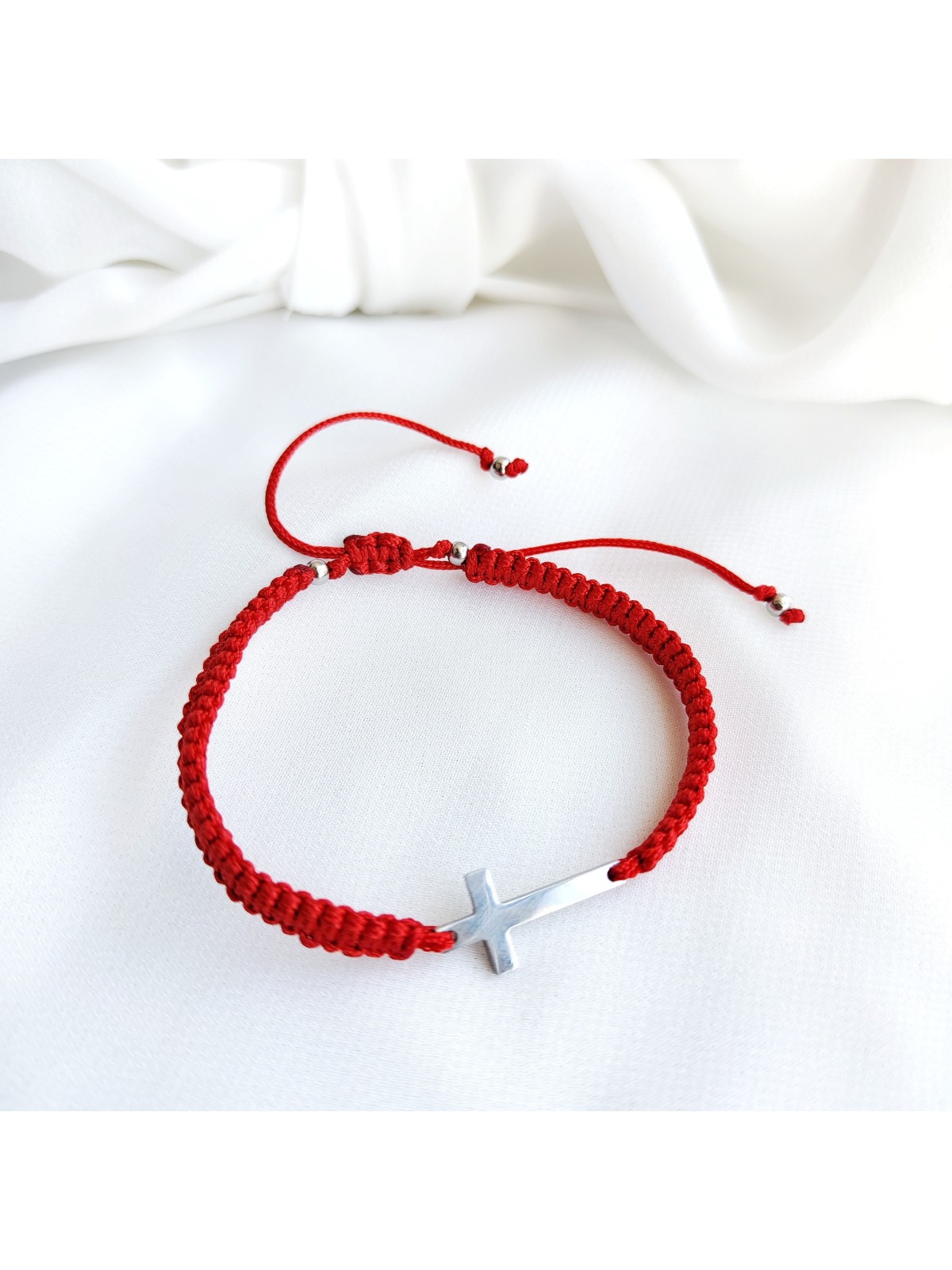 Pleciona bransoletka handmade z zawieszką srebrny krzyżyk
