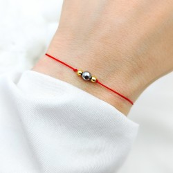 Bransoletka na sznurku z dodatkiem naturalnych kamieni.