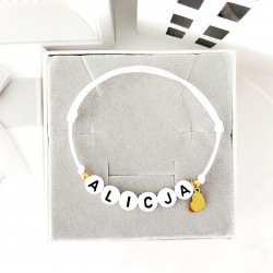 Personalizowana bransoletka z imieniem dziecka i serduszkiem na białym sznurku - Pamiątka Pierwszej Komunii Świętej